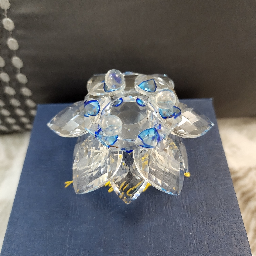 Blue Crystal Lotus Flower - Picture 4 of 5